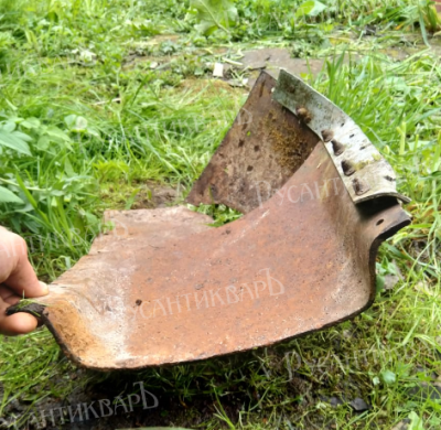 Фото 13-1 Часть бронекапсулы с номером самолета №30516.png