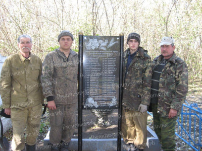 6. Установили памятную плиту.JPG