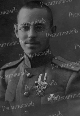 Неизвестный выпускник со знаком училища..jpg