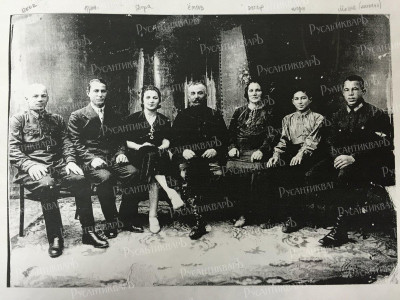 8. 1937 г. семья Марка Антоновича Тревгоды..JPG