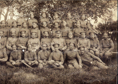 1915 год. В нижнем ряду второй справа – юнкер, унтер-офицерского звания Дучинский Семен Алексеевич.jpg