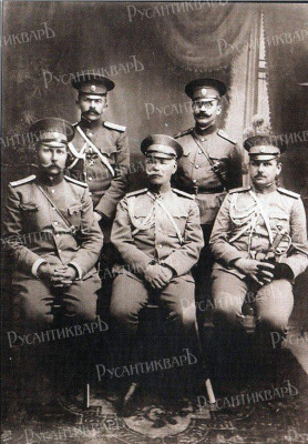Начальник штаба Киевского военного округа генерал-лейтенант М. В. Алексеев (в центре) с подчинёнными..jpg