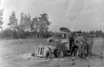 5. Подбитый БА-10 около Романищ.1941г. Фото 260 пд немцев.jpg