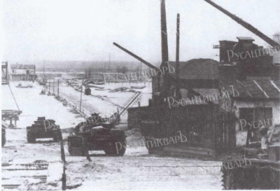 7.Танки 14-й танковой дивизии идут на Зеленый остров (21 ноября 1941 г.).jpg