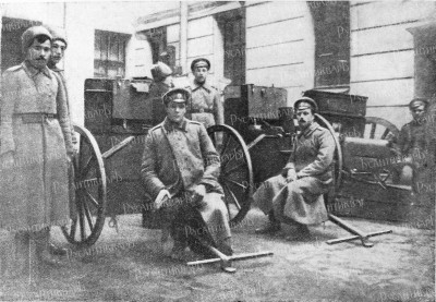 Юнкера на позициях в Московском Кремле.jpg