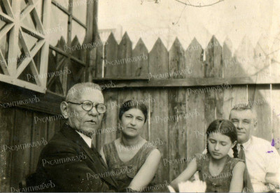 Вержбицкий в гостях на даче Зуевых, 1934, Харбин..jpg