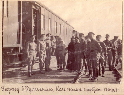 96_Переезд в Румынию Комполка пробует пищу..jpg