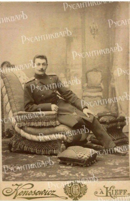 Подпоручик с жетоном училища. 1898 - 1900 гг..jpg