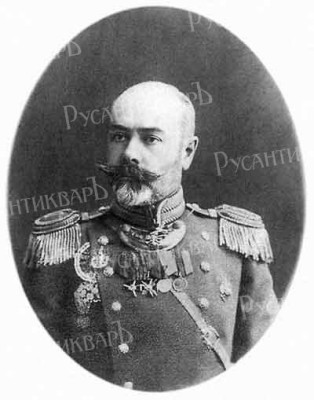 Командир 17-го пехотного Архангелогородского полка полковник Деникин в парадном мундире.jpg