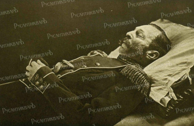 Император Александр II на смертном одре. Фотография С. Левицкого.jpg
