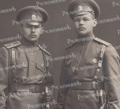 Прапорщики, со знаками ПВУ.jpg