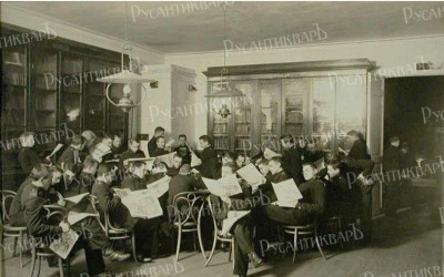 Юнкера в читальном зале библиотеки.jpg