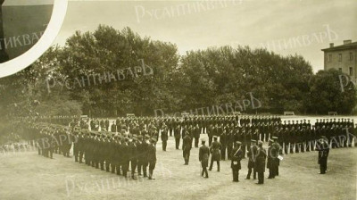 Юнкера на плацу во время разбивки на роты.jpeg