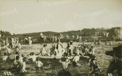 Переправа вброд через реку Лугу во время маневров (1900).jpeg