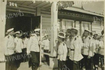 Великий князь Константин Константинович в группе воспитанников училища во время посещения летних лагерей.jpg