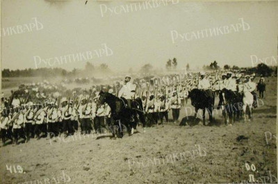 Великий князь Константин Константинович(на первом плане),офицеры и юнкераперед началом учений (1900г.).jpeg