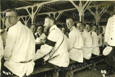 Юнкера во время обеда в столовой лагеря;2-й слева на первом плане -великий князь Константин Константинович.jpeg