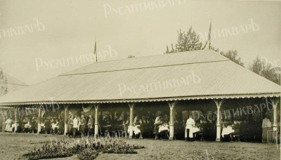 Юнкера во время обеда в лагерном бараке-столовой.jpeg