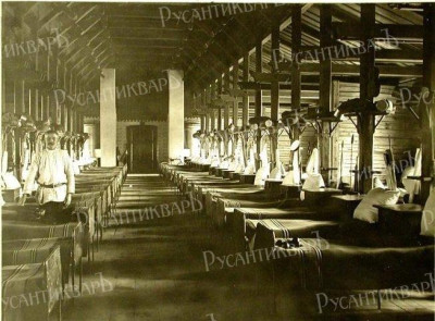 Внутренний вид лагерного барака 4-й роты (1900-е).jpeg