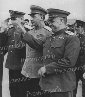 Антонов и Жуков. Фото 1945 г..jpg