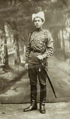 Скоробогатский Иван Прокофьевич, прапорщик. Выпуск 01.10.1915 года.Убит 25 августа (по другим данным 9 июля) 1917 г. в бою..jpg