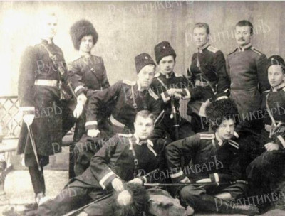 Группа юнкеров Оренбургского казачьего училища..jpg
