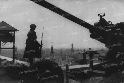 Выносной пост противовоздушной обороны на крыше гостиницы «Москва», 1941 год.jpg