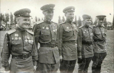 Герои сразу после награждения..jpg
