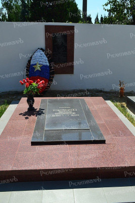Могила С. А. Неустроева на кладбище «Кальфа» в Севастополе..jpg