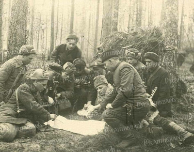 Партизаны планируют боевую операцию..jpg